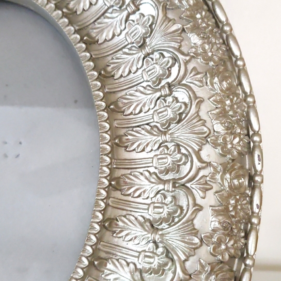 Broyhill silver frame oval. - Picture 3 of 5